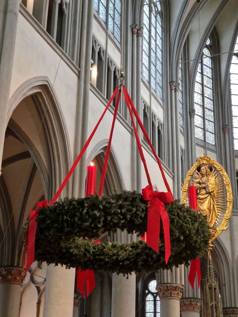 Wir wünschen euch allen eine leuchtende Adventszeit, voller schöner Momente.